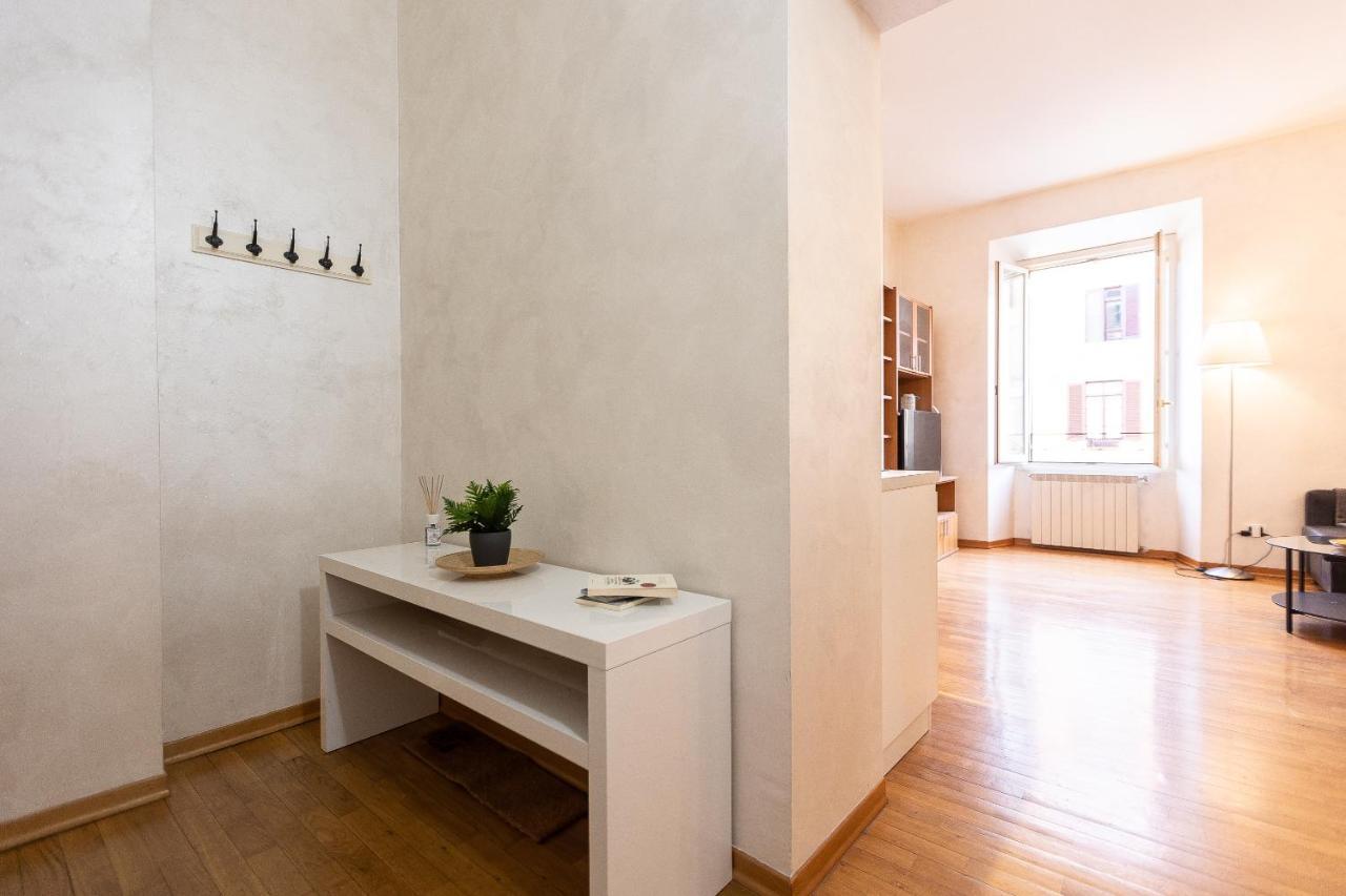 Saint Peter By In Apartment Rom